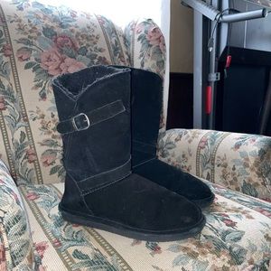 Bearpaw Black mid high boot.